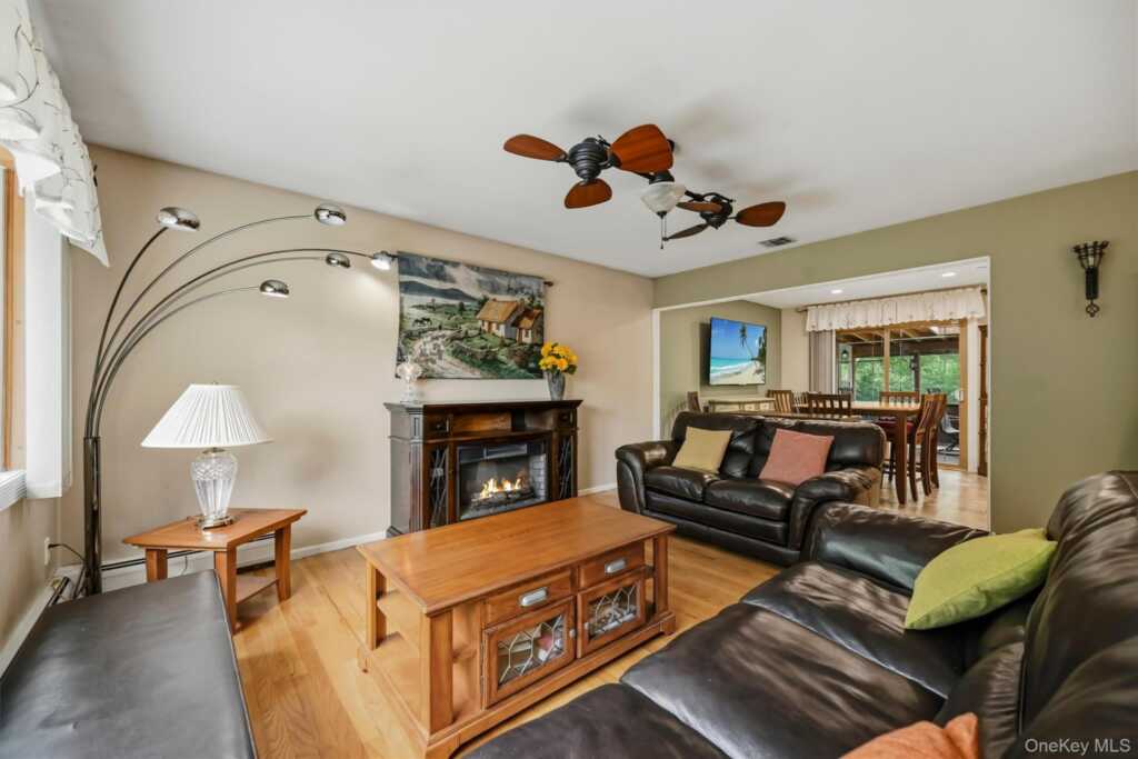 64 Forest Glen Road, Valley Cottage, NY 10989 - Photo 8 of 42
