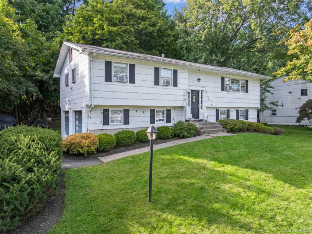 4 Great Oaks Drive, New City, NY 10956 - Photo 2 of 25