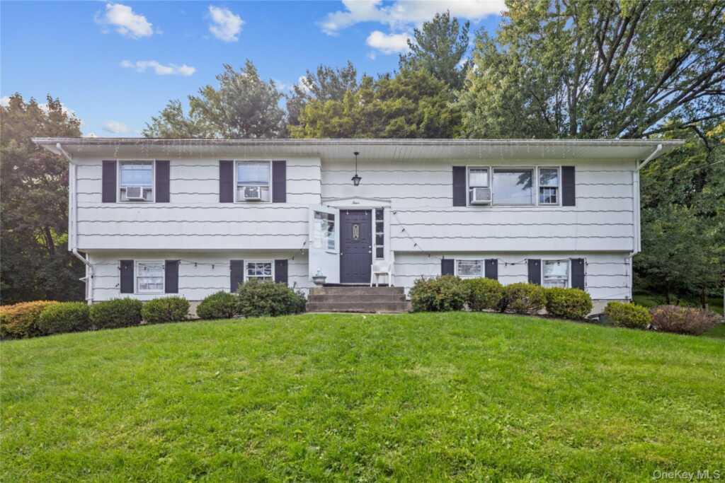 4 Great Oaks Drive, New City, NY 10956 - Photo 3 of 25