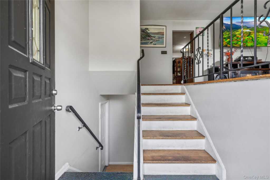 4 Great Oaks Drive, New City, NY 10956 - Photo 4 of 25