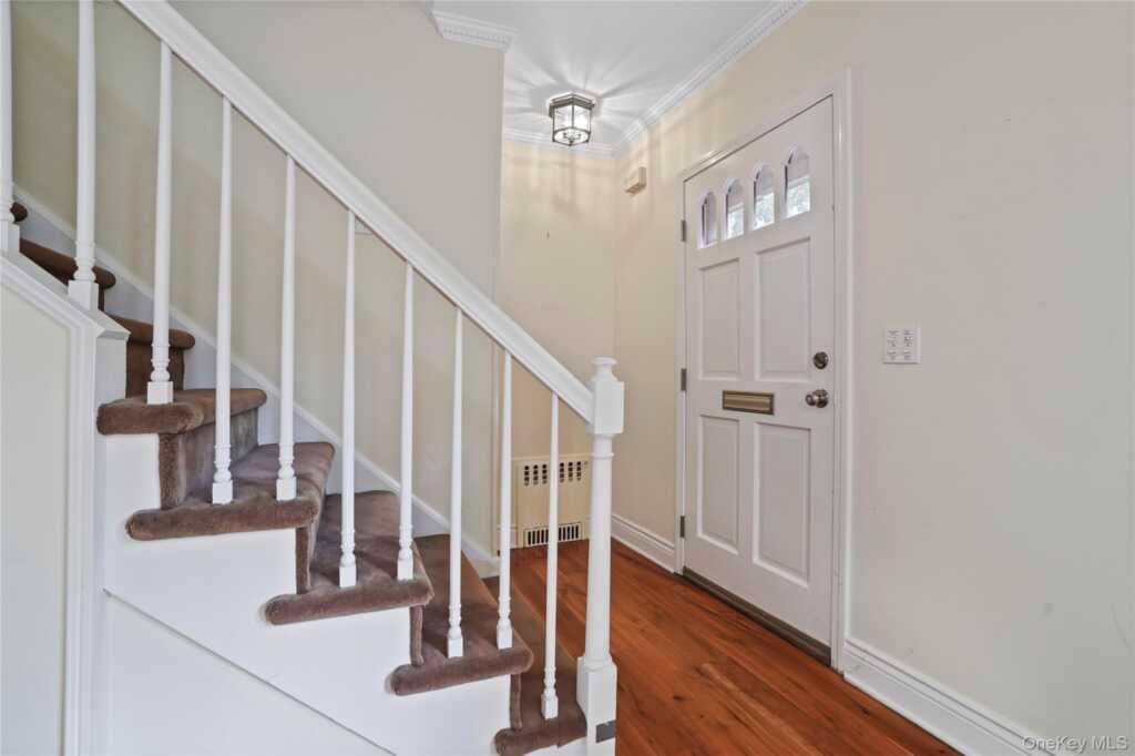 29 Coralyn Avenue, White Plains, NY 10605 - Photo 2 of 32