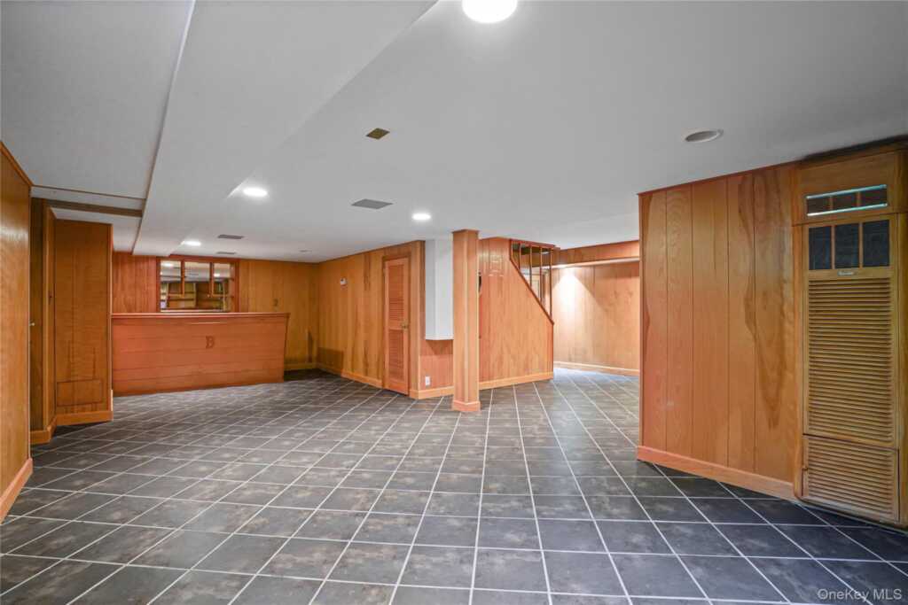 29 Coralyn Avenue, White Plains, NY 10605 - Photo 25 of 32