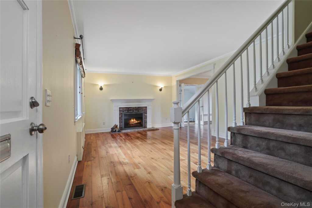 29 Coralyn Avenue, White Plains, NY 10605 - Photo 3 of 32