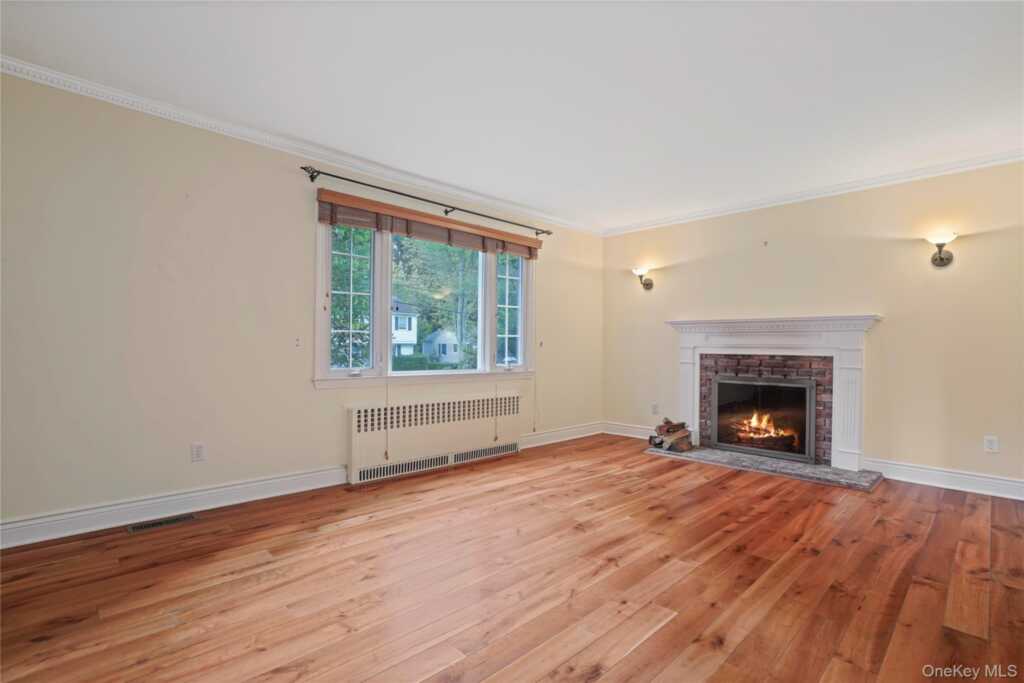 29 Coralyn Avenue, White Plains, NY 10605 - Photo 4 of 32