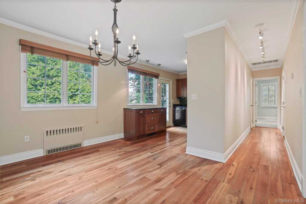 29 Coralyn Avenue, White Plains, NY 10605 - Photo 7 of 32