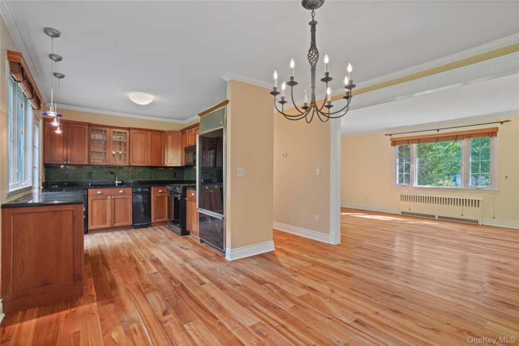 29 Coralyn Avenue, White Plains, NY 10605 - Photo 8 of 32