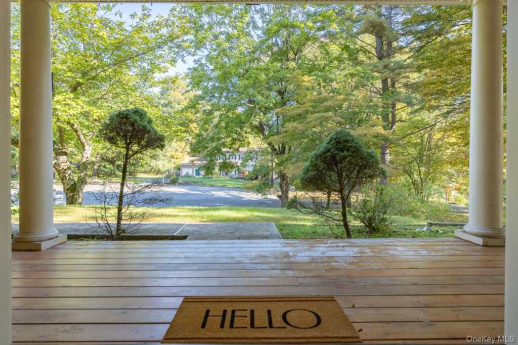 5 Astri Court, Suffern, NY 10901 - Photo 2 of 26