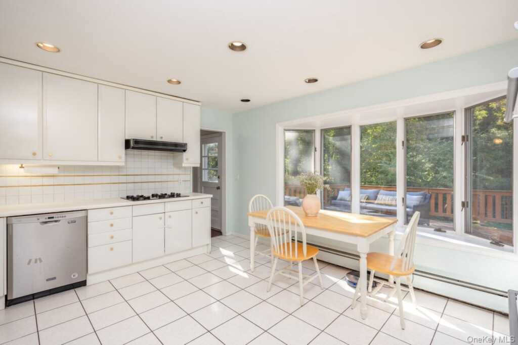 5 Astri Court, Suffern, NY 10901 - Photo 6 of 26
