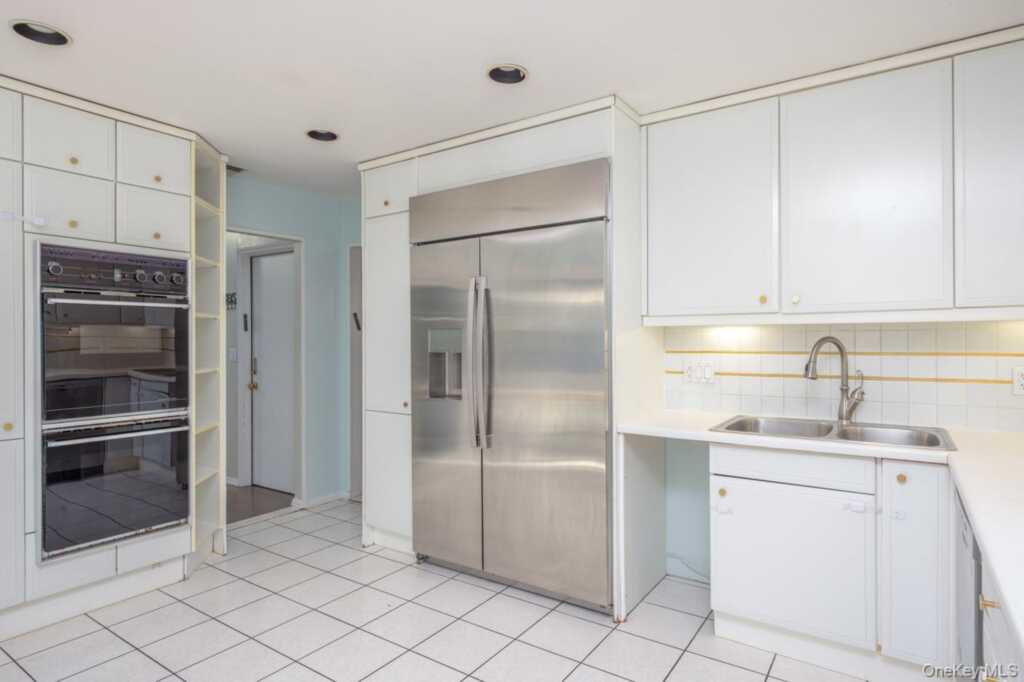 5 Astri Court, Suffern, NY 10901 - Photo 7 of 26