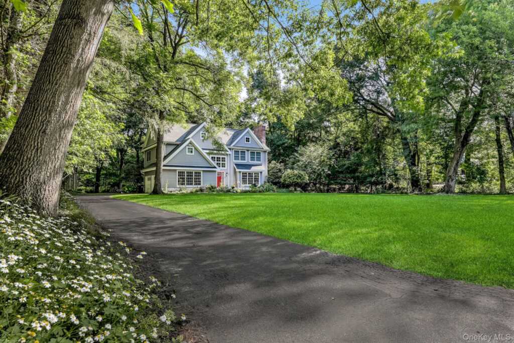 32 Bayard Lane, Suffern, NY 10901
