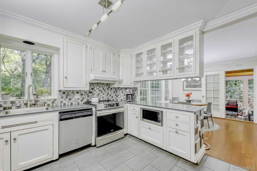 32 Bayard Lane, Suffern, NY 10901 - Photo 8 of 23