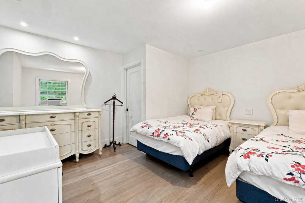 61 S Airmont Road, Suffern, NY 10901 - Photo 10 of 25