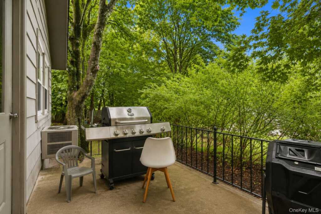 61 S Airmont Road, Suffern, NY 10901 - Photo 21 of 25