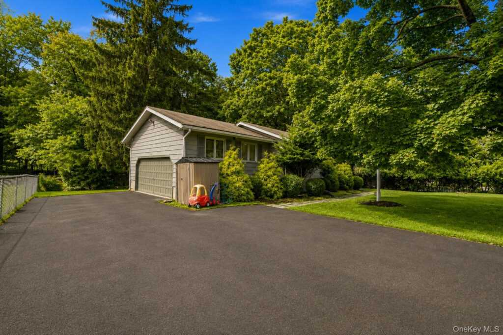 61 S Airmont Road, Suffern, NY 10901 - Photo 23 of 25