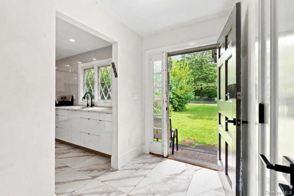 61 S Airmont Road, Suffern, NY 10901 - Photo 3 of 25