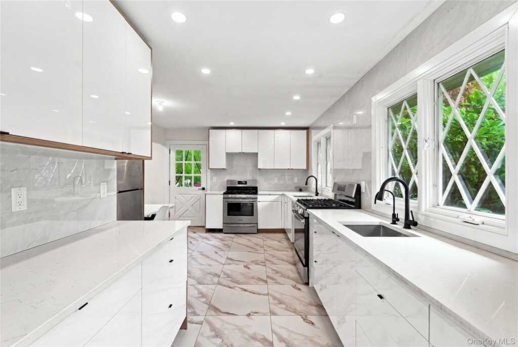 61 S Airmont Road, Suffern, NY 10901 - Photo 4 of 25