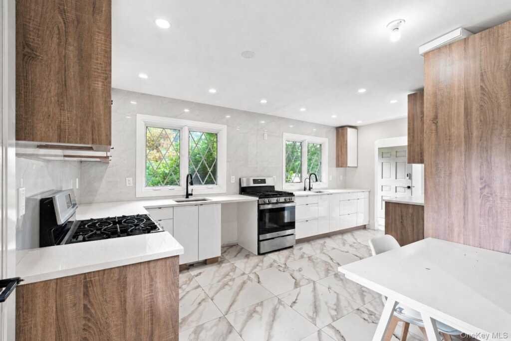61 S Airmont Road, Suffern, NY 10901 - Photo 5 of 25