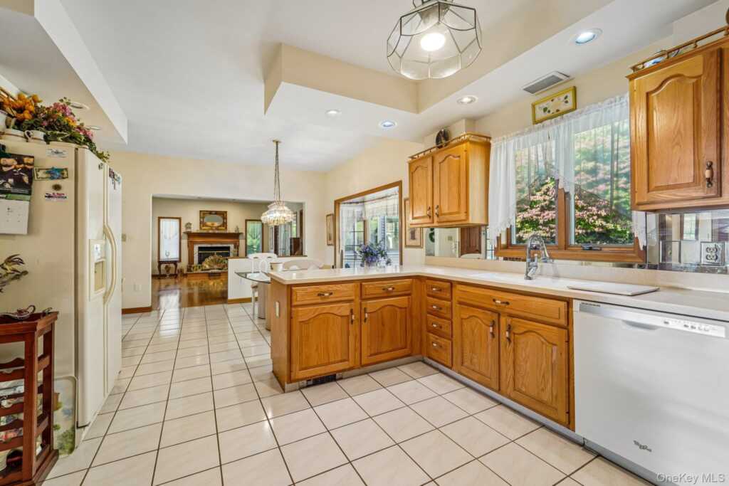 33 John F Kennedy Drive, Stony Point, NY 10980 - Photo 11 of 48