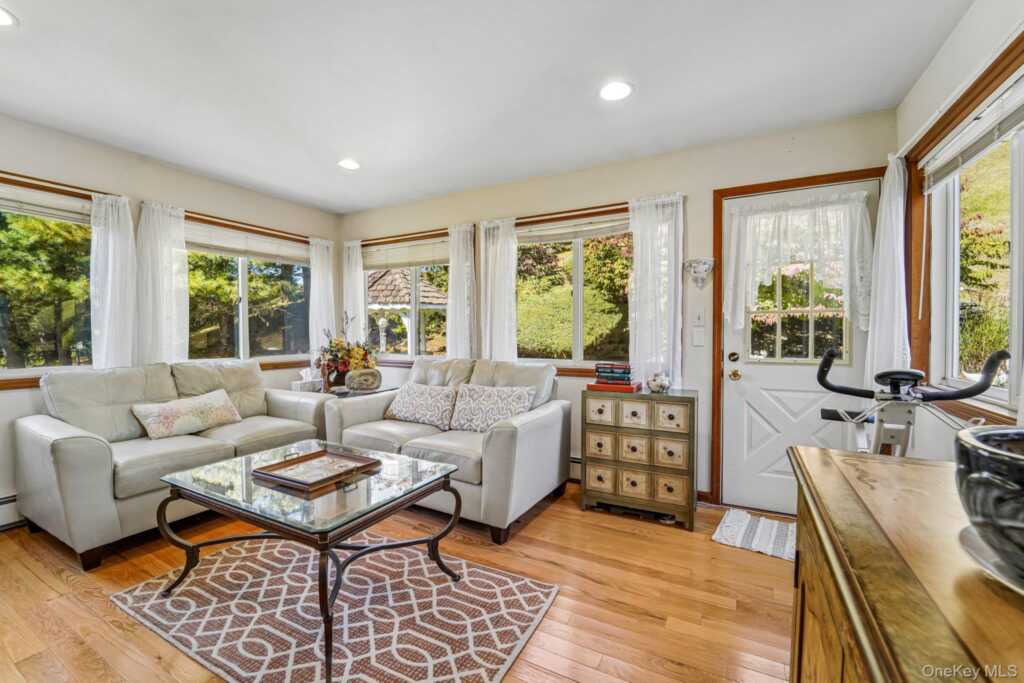 33 John F Kennedy Drive, Stony Point, NY 10980 - Photo 14 of 48