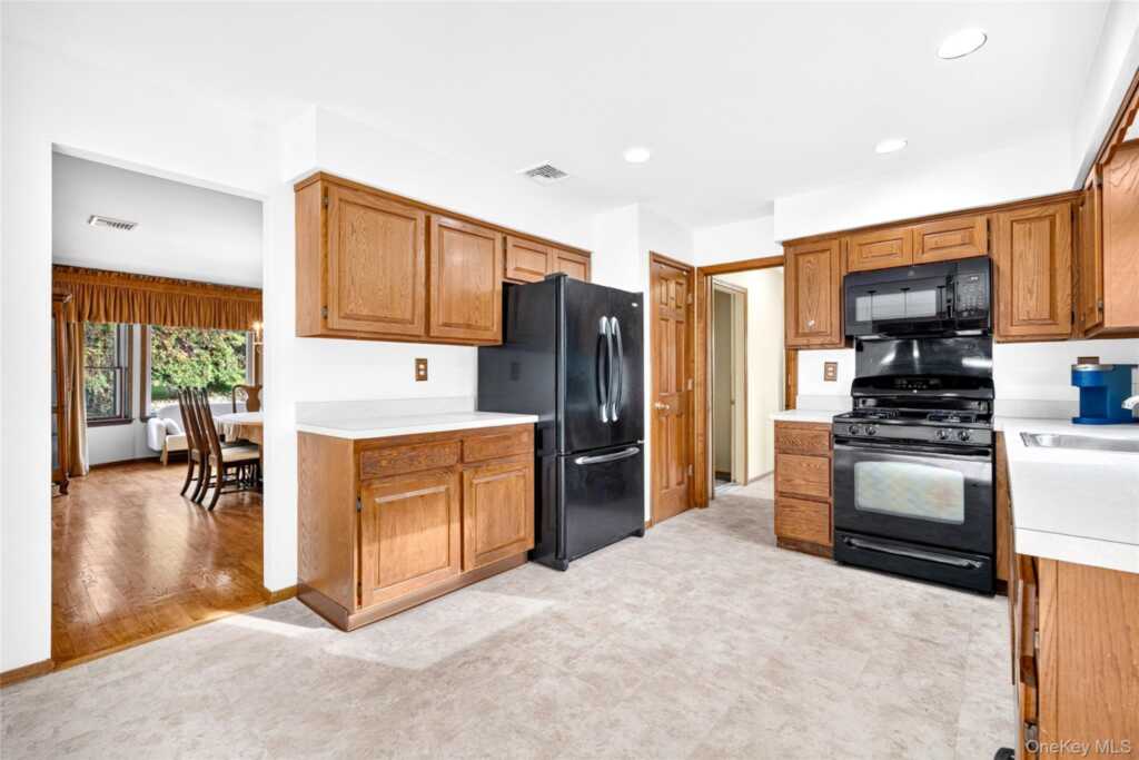 56 Gilmore Drive, Stony Point, NY 10980 - Photo 16 of 48