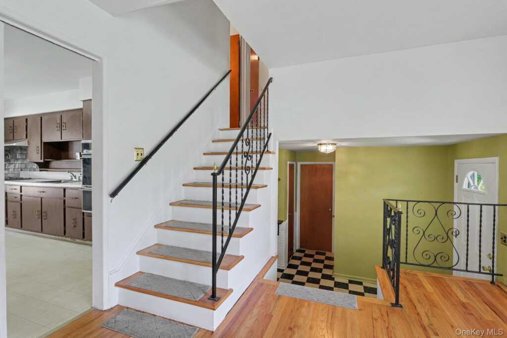 34 Radcliff Drive, New City, NY 10956 - Photo 20 of 36