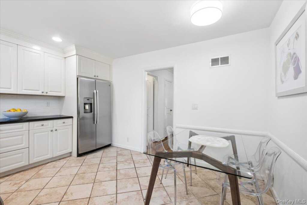 97 Runyon Place, New Rochelle, NY 10583 - Photo 8 of 21