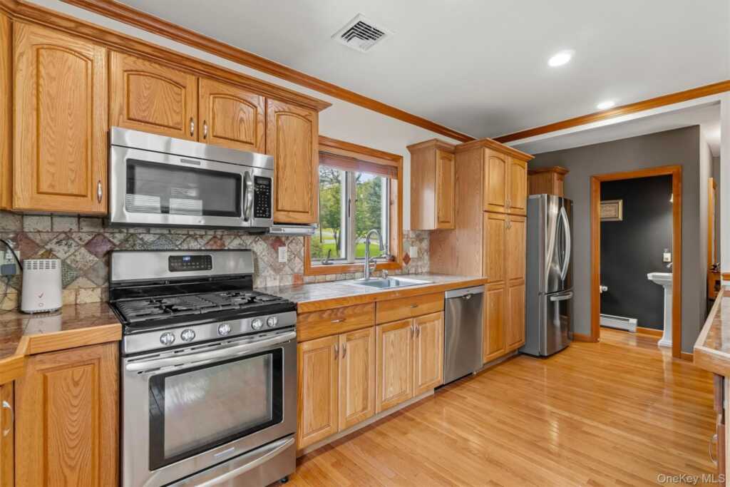157 Martin Place, Pearl River, NY 10965 - Photo 18 of 50