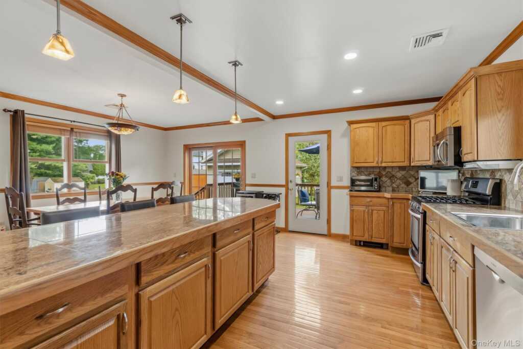 157 Martin Place, Pearl River, NY 10965 - Photo 20 of 50