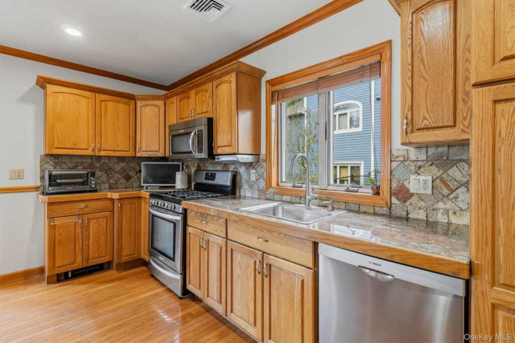 157 Martin Place, Pearl River, NY 10965 - Photo 21 of 50