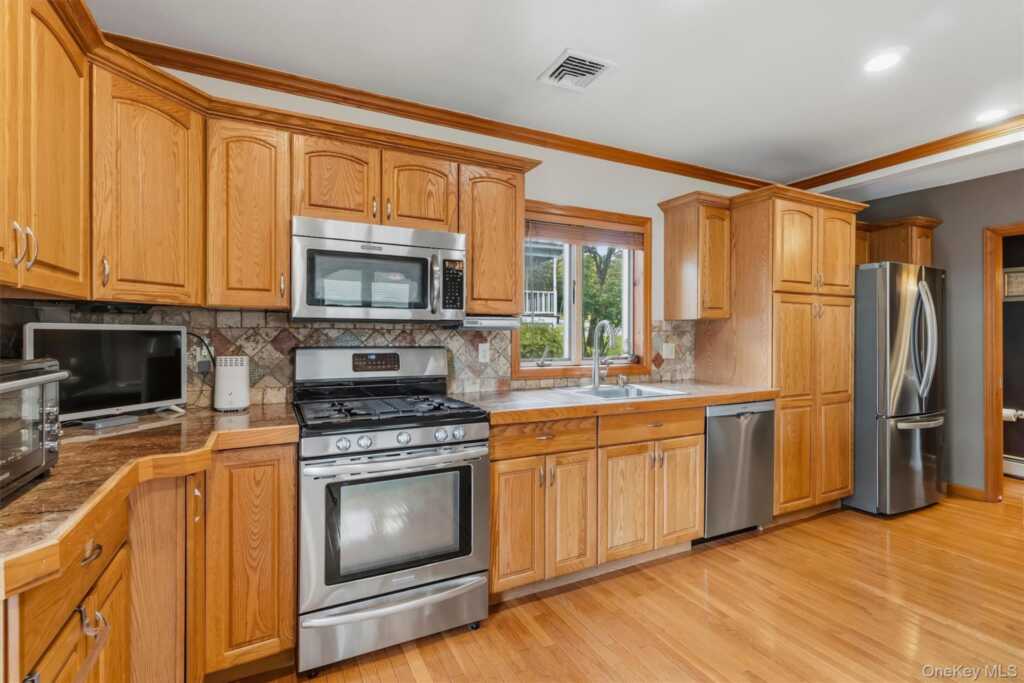 157 Martin Place, Pearl River, NY 10965 - Photo 22 of 50