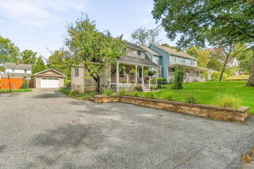 157 Martin Place, Pearl River, NY 10965 - Photo 4 of 50