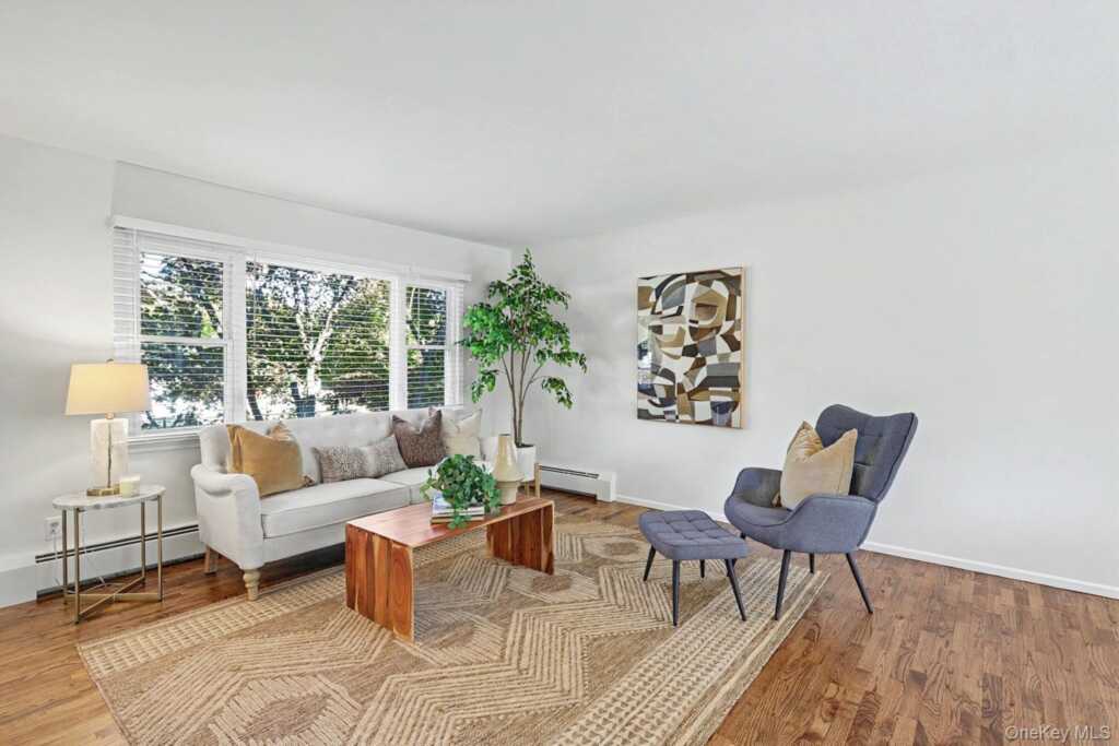 246 Valley Road, Valley Cottage, NY 10989 - Photo 4 of 40