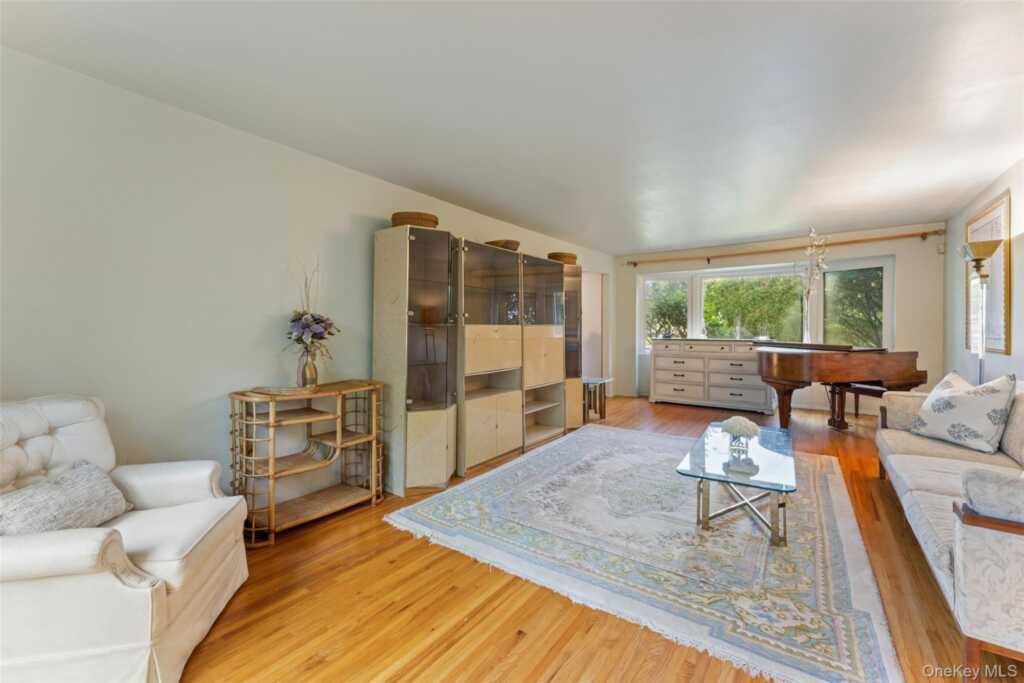 16 Cadillac Drive, New Rochelle, NY 10804 - Photo 5 of 30
