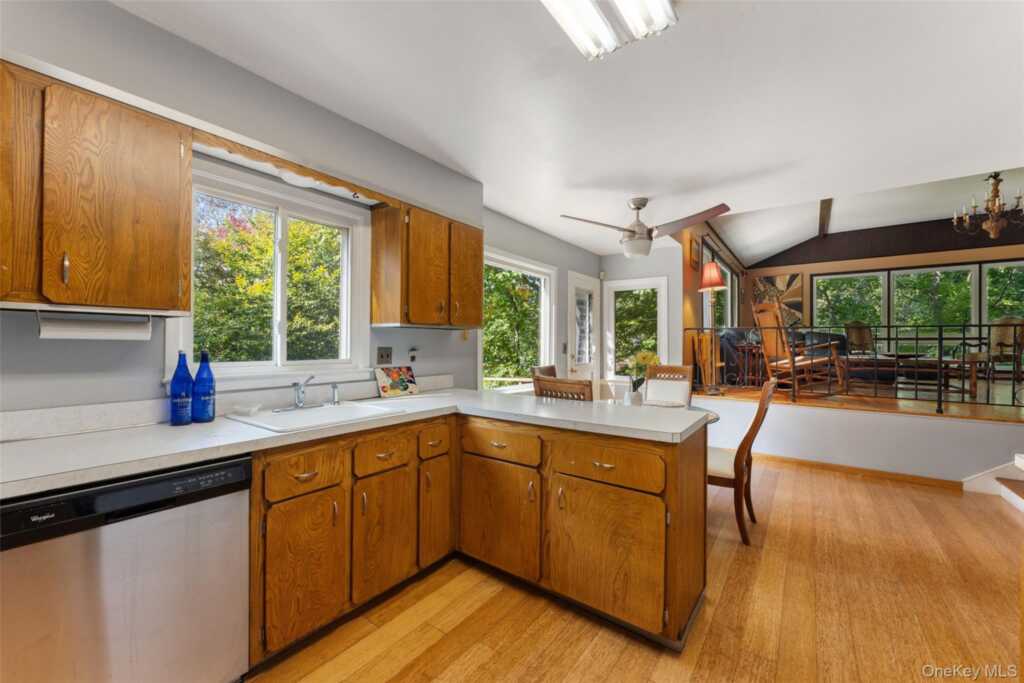 16 Cadillac Drive, New Rochelle, NY 10804 - Photo 8 of 30