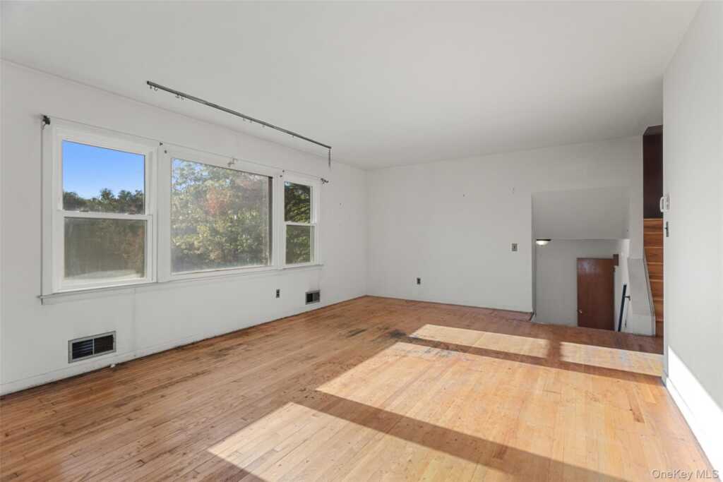 180 Bradford Avenue, Rye, NY 10580 - Photo 10 of 35