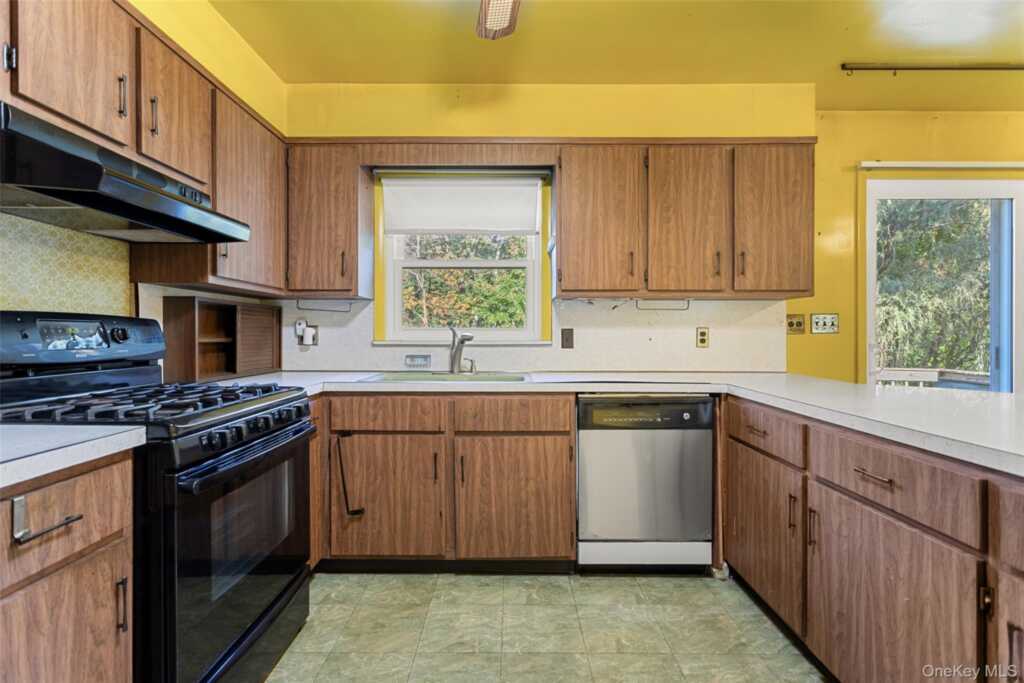 180 Bradford Avenue, Rye, NY 10580 - Photo 15 of 35