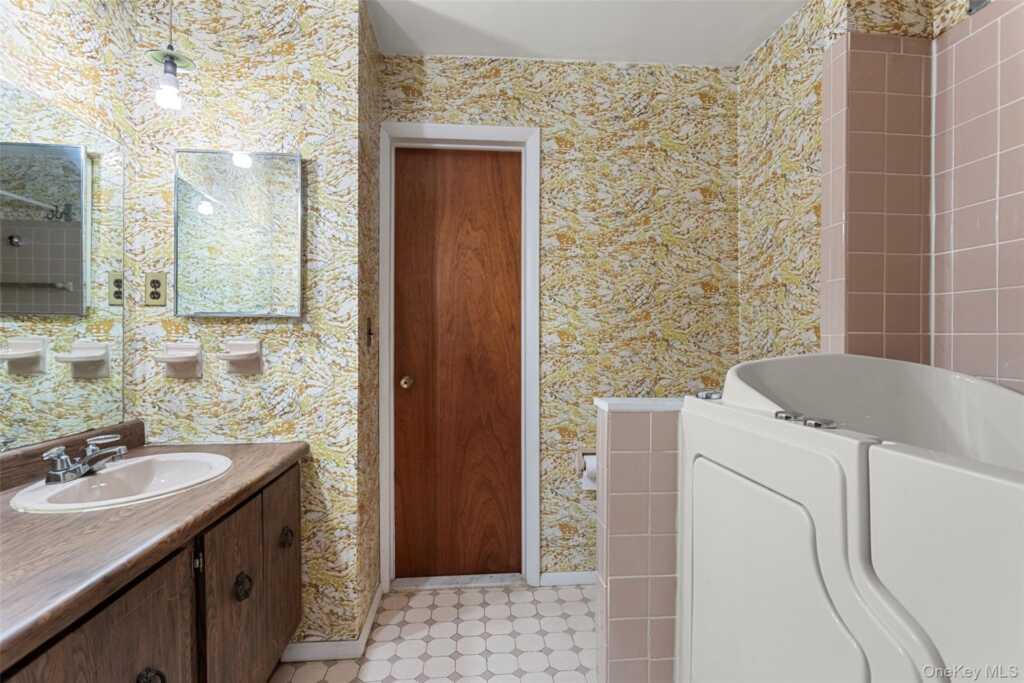 180 Bradford Avenue, Rye, NY 10580 - Photo 22 of 35