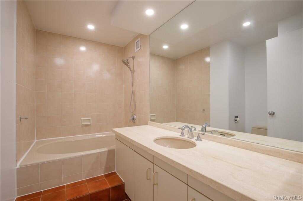 10 Cottage Place, Unit #7C, White Plains, NY 10601 - Photo 13 of 24
