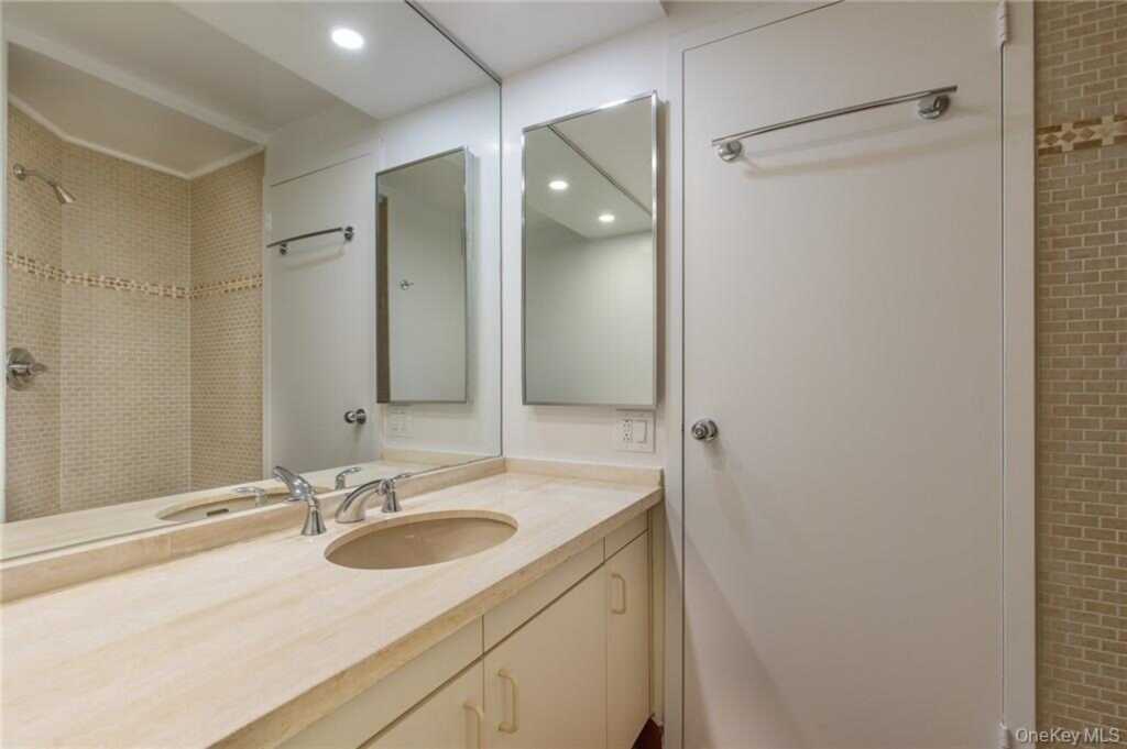 10 Cottage Place, Unit #7C, White Plains, NY 10601 - Photo 17 of 24