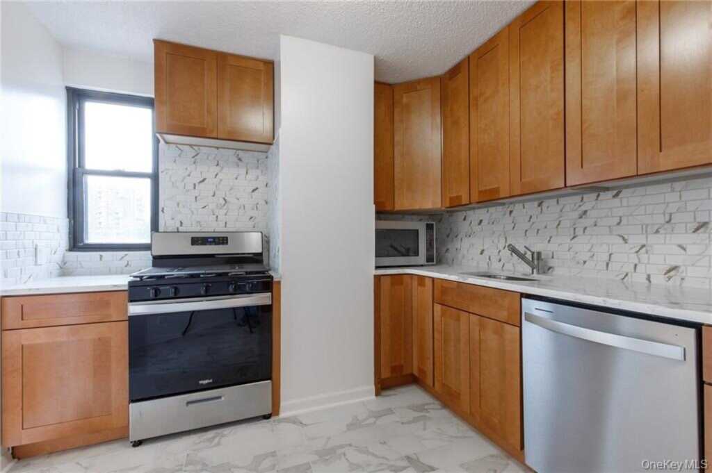10 Cottage Place, Unit #7C, White Plains, NY 10601 - Photo 4 of 24