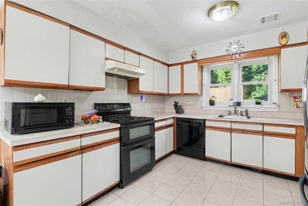 12 Stark Court, New City, NY 10956 - Photo 11 of 39