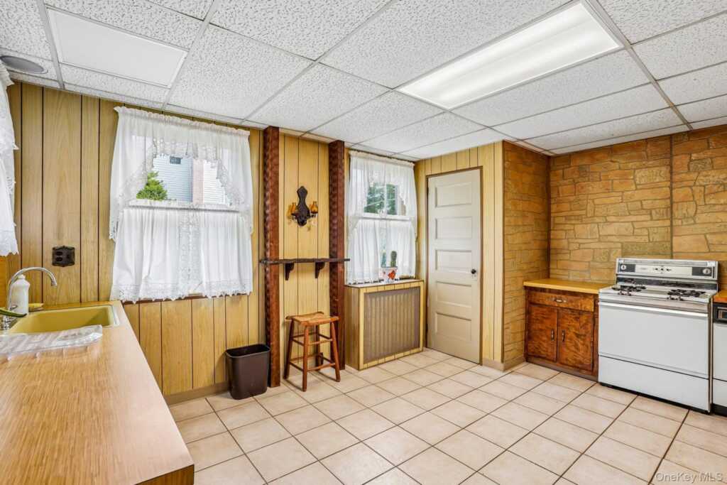 270 Fisher Avenue, White Plains, NY 10606 - Photo 15 of 25