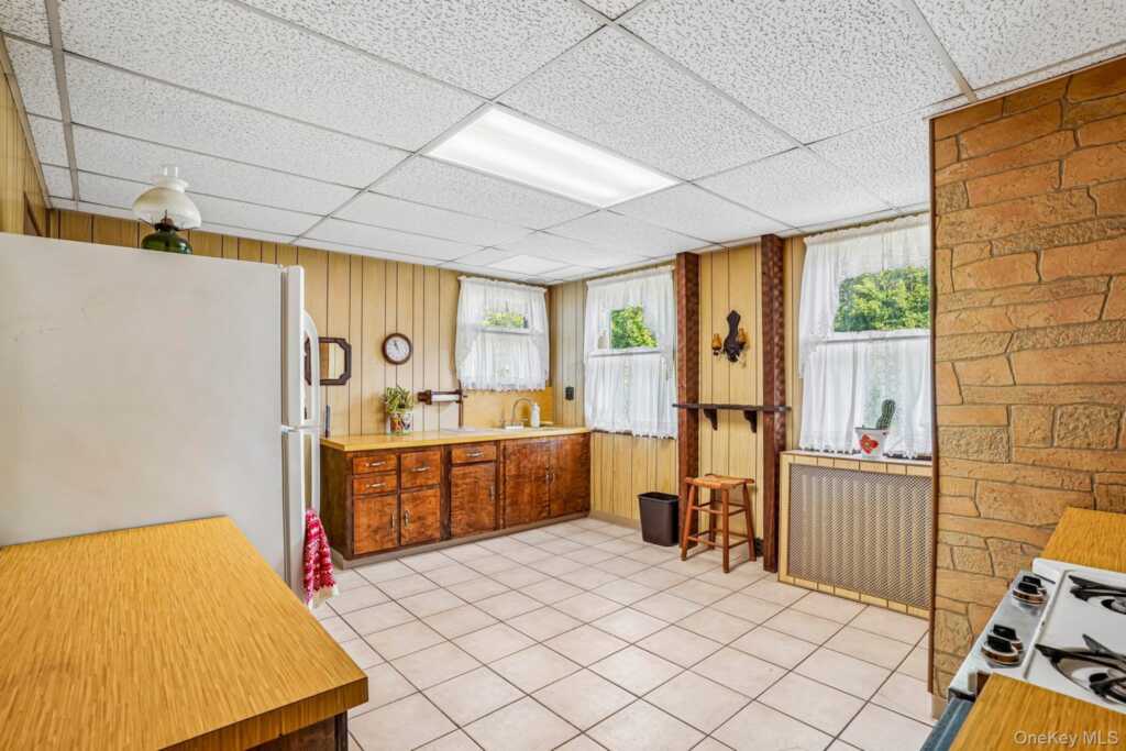 270 Fisher Avenue, White Plains, NY 10606 - Photo 16 of 25