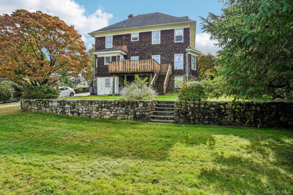 270 Fisher Avenue, White Plains, NY 10606 - Photo 4 of 25