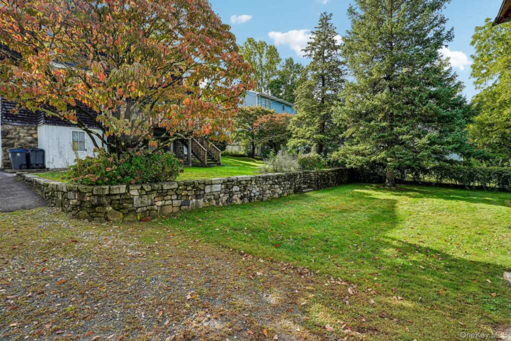 270 Fisher Avenue, White Plains, NY 10606 - Photo 5 of 25