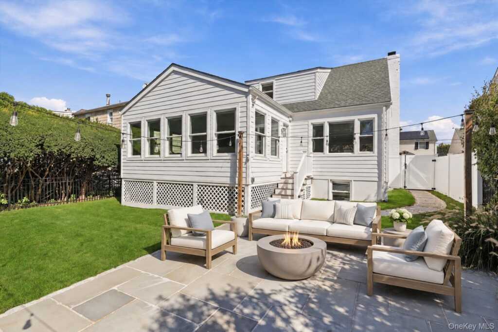 214 Frank Avenue, Rye, NY 10543 - Photo 2 of 31