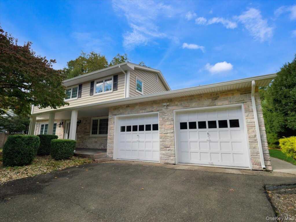 15 Sterling Forest Lane, Suffern, NY 10901