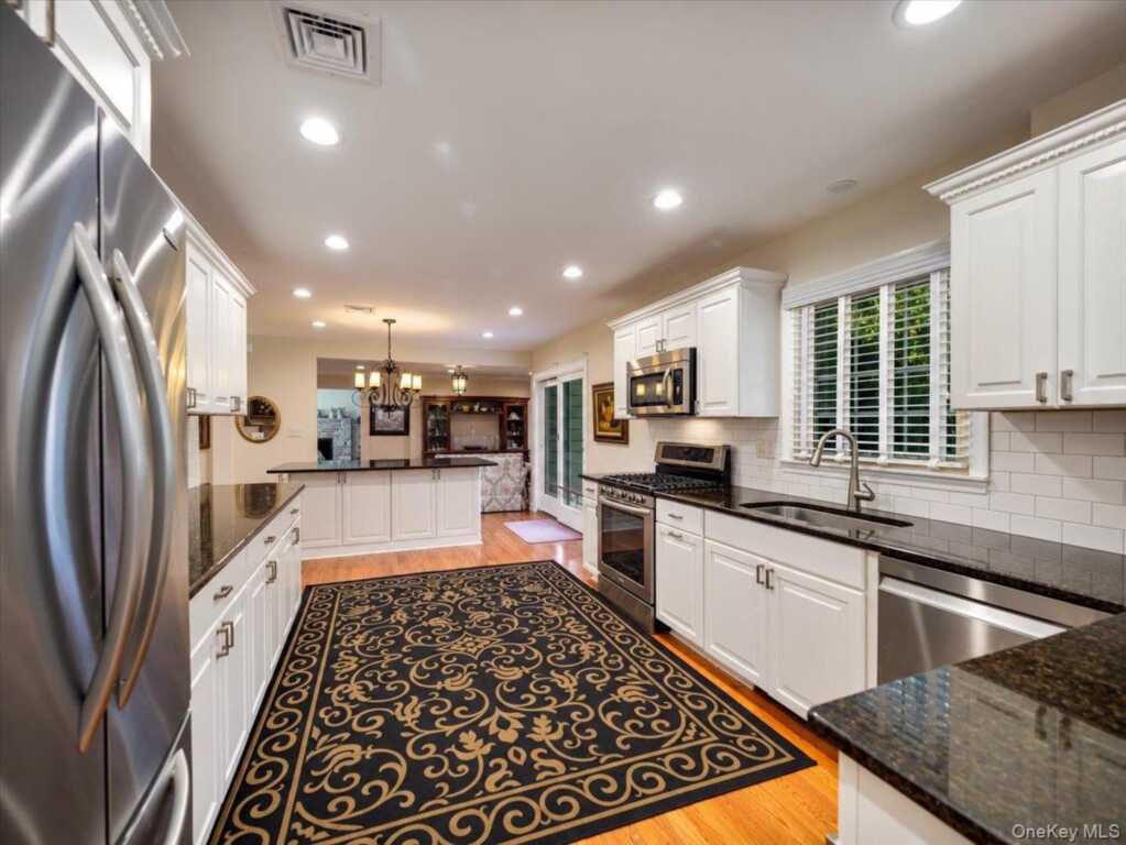 15 Sterling Forest Lane, Suffern, NY 10901 - Photo 13 of 35