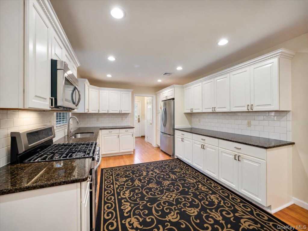 15 Sterling Forest Lane, Suffern, NY 10901 - Photo 14 of 35