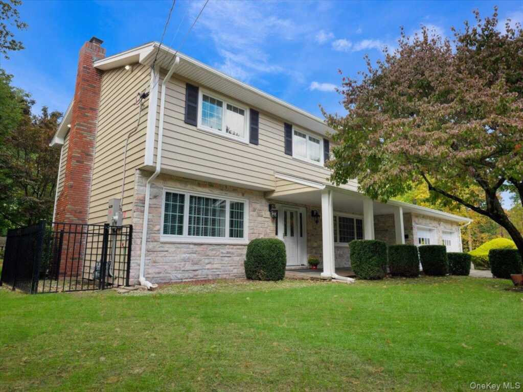 15 Sterling Forest Lane, Suffern, NY 10901 - Photo 2 of 35